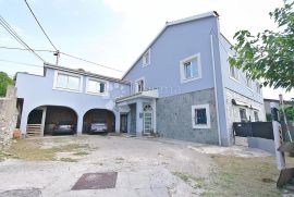 Rijetkost na tržištu!!! Kuća od 360 m² na gradskim linijama, Rijeka, Famiglia