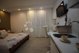 Apartmanska vila 200 metara od mora, Medulin, Дом