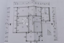 Senj, kuća od 280 m² sa tri odvojena stana s pogledom na more, Senj, Casa