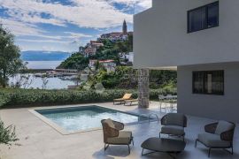 Vrbnik, apartman sa bazenom 50 m od mora, Vrbnik, Διαμέρισμα