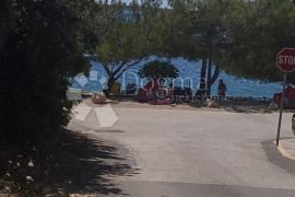 Pag, ekskluzivna nekretnina sa 6 apartmana 15 m od plaže, 2. red do mora, Pag, Haus