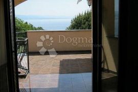 VILLA SA BAZENOM U IČIĆIMA, 350 m², 1050 m² okućnice, Opatija - Okolica, Casa