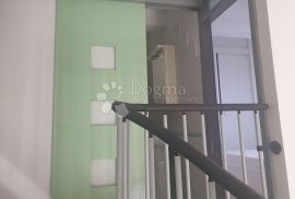 Predivan dvoetažni stan na atraktivnoj lokaciji, Pula, Appartment