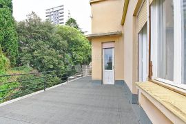 Gospodski dvoetažni stan u vili na Pećinama, Rijeka, Appartment