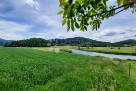 Kuća uz rijeku Gacku, Otočac, Famiglia