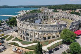 Poslovni prostor na TOP LOKACIJI!, Pula, Εμπορικά ακίνητα