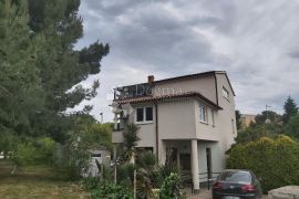 Apartmanska kuća sa 7 stambenih jedinica, Pula, Pula, Famiglia