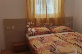 Apartmanska kuća u okolici Poreča, Poreč, Дом