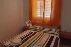 Apartmanska kuća u okolici Poreča, Poreč, Дом