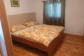 Apartmanska kuća u okolici Poreča, Poreč, Дом