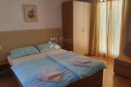 Apartmanska kuća u okolici Poreča, Poreč, Дом