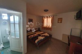 Apartmanska kuća u okolici Poreča, Poreč, Дом