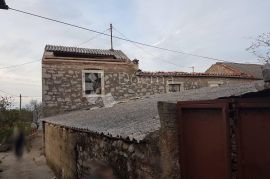 UGLJAN, STARINA 136 m², Preko, Famiglia