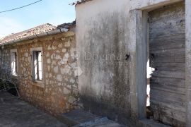 UGLJAN, STARINA 136 m², Preko, Famiglia