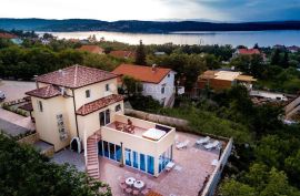 PREKRASNA VILLA SA UNUTARNJIM BAZENOM, Dobrinj, Σπίτι