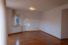 Kuća, Šestina, samostojeća, 4 etaže, 490 m², najam, Zagreb, Casa