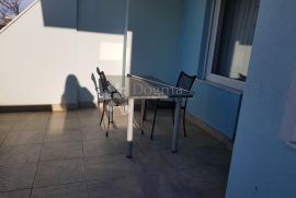 Kuća sa pet apartmana, Crikvenica, Haus