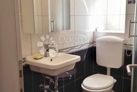 Apartmanska kuća u blizini mora, Novi Vinodolski, House