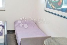 Apartmanska kuća u blizini mora, Novi Vinodolski, House