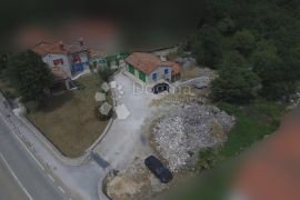 PREKRASNA KAMENA KUĆA SA 38000 m2 ZEMLJIŠTA, Kršan, Kuća