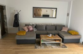 Prostrani apartman u prizemlju sa 400 m² okućnice, Malinska-Dubašnica, Διαμέρισμα