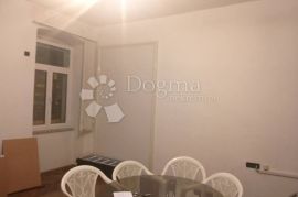 Poslovni prostor u centru 26 m² 1. kat, Rijeka, Коммерческая недвижимость