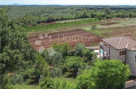 Kamena vila sa bazenom i s prostranim pogledom na zelenilo, Marčana, Famiglia