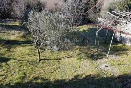 Kuća sa velikom okućnicom, Vinodolska Općina, Σπίτι