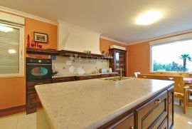 House (First row to the sea) for Rent (long term), Opatija, Famiglia