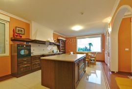 House (First row to the sea) for Rent (long term), Opatija, Famiglia