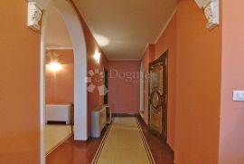 House (First row to the sea) for Rent (long term), Opatija, Famiglia