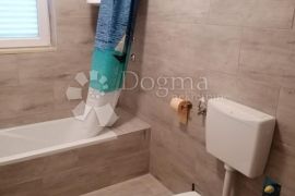 Jurdani etaža kuće 3S+DB velika okućnica, Matulji, Apartamento