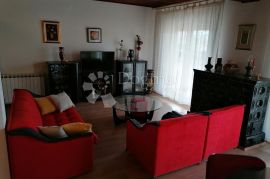 Jurdani etaža kuće 3S+DB velika okućnica, Matulji, Appartement