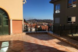 Prodaja Vile s bazenom, Mlinovi, 985 m², Zagreb, Kuća