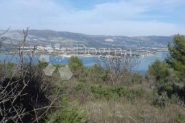 GRAĐEVNO ZEMLJIŠTE S POGLEDOM NA MORE, Trogir, Terrain