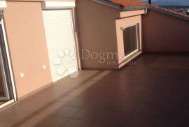 Stan/Apartman od 200 m², Crikvenica, Appartement