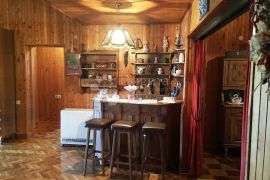 VABRIGA - uhodan restoran, dva apartmana i pomoćni objekat na velikoj parceli, Poreč, Ticari emlak