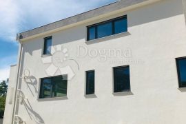 Novi luksuzni projekt u ponudi - stanovi s bazenima, Malinska-Dubašnica, Appartamento