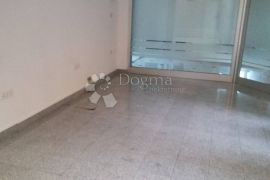 VIŠKOVO POSLOVNI PROSTOR 24.70 m², Viškovo, Εμπορικά ακίνητα