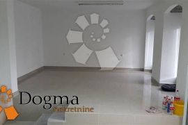 POSLOVNI PROSTOR RIJEKA POTOK 100 m², Rijeka, Propiedad comercial