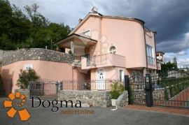 KUĆA IČIĆI 370 m² 5 stanova, Opatija - Okolica, Famiglia