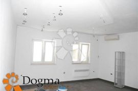 POSLOVNI PROSTOR KRIMEJA 100 m² dvoetažni, Rijeka, Propriedade comercial