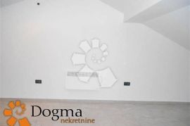 POSLOVNI PROSTOR KRIMEJA 100 m² dvoetažni, Rijeka, Commercial property