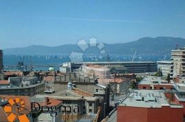 POSLOVNI PROSTOR CENTAR 395 m², Rijeka, Gewerbeimmobilie