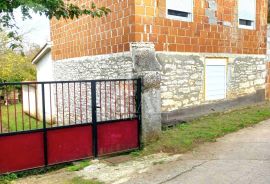 Istra, Bibići kuća 100m2 sa garažom 20m2!, Svetvinčenat, بيت