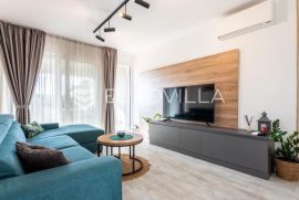 Trogir, moderno uređen dvosoban stan s terasom, Trogir, Appartment