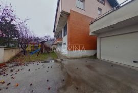 Kuća na tri sprata i dva poslovna prostora, Vraca, Novo Sarajevo, Haus