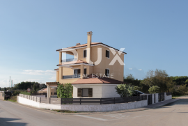 ISTRA, PREMANTURA - Vila s bazenom na najjužnijoj točki Istre - POGLED NA MORE!!, Medulin, Kuća