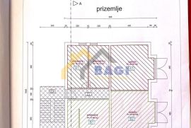 ISTRA - PULA Etaža kuće (stan) sa okućnicom i garažom u centru, Pula, Διαμέρισμα