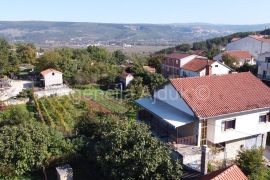 Imotski samostojeća kuća 3 etaže 372 m2 + velika okućnica, Imotski, House